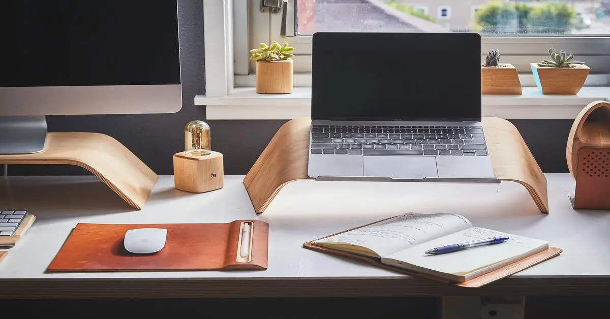 Creating a Modern and Stylish Home Office on a Budget: Decluttering Tips