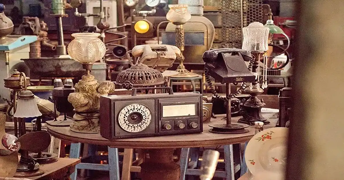 Painting Storage Made Easy: 4 Tips for Safely Storing Antiques