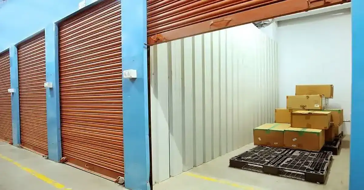 How to stack things inside a self-storage