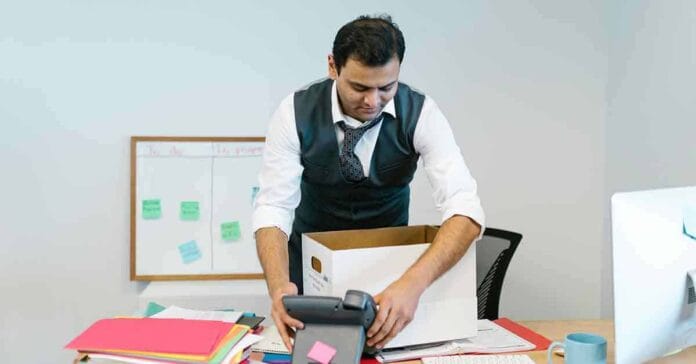 How to declutter office before downsizing How to declutter office before downsizing